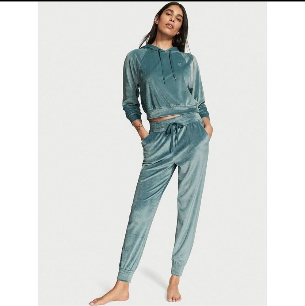 VS Lounge Set